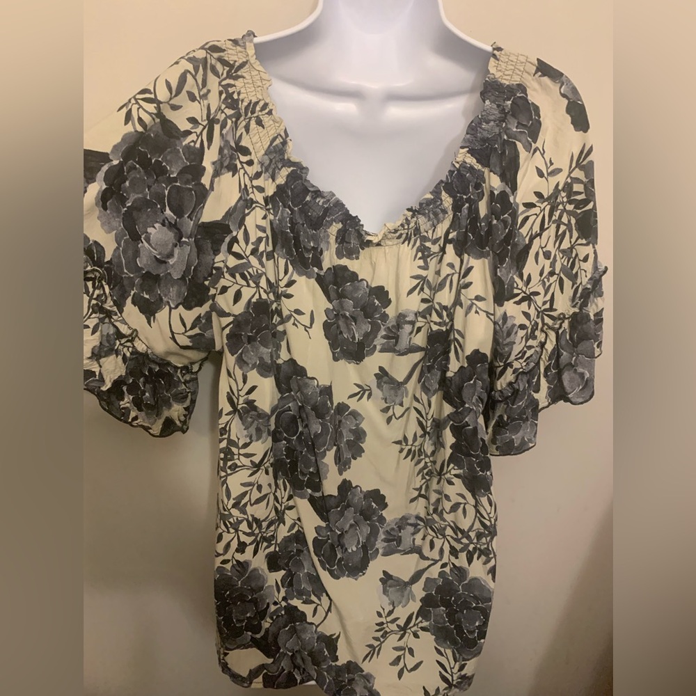 Weekend by Suzanne Betro Off The Shoulder Floral Ruffle Sleeve Top Sz XL - Picture 4 of 14